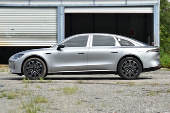 2025款风云A9L 260超长续航尊贵版