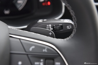 2025款奥迪Q7 55 TFSI quattro S line运动型