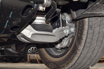 2026款银河战舰700 2.0T 270km 三电机四驱顶峰版