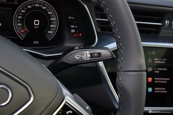 2025款奥迪A6L 改款 45 TFSI 臻选动感型