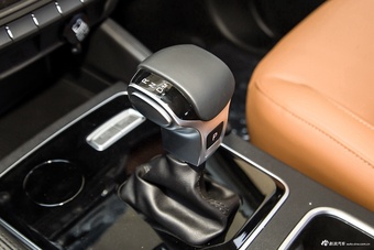 2022款福田征服者5 2.0T自动柴油两驱武林至尊长轴4F20TC