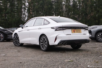 2025款艾瑞泽8 2.0T 自动御+