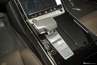 2025款奥迪A8L 45 TFSI quattro 豪华型