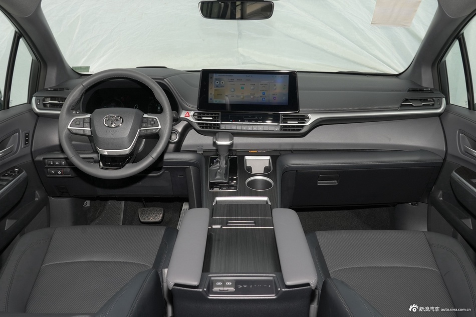 2026款格瑞维亚 2.5L混动 尊贵PLUS版