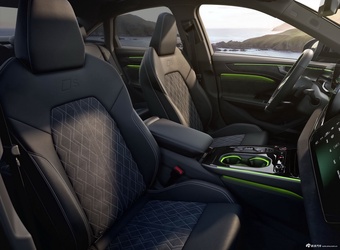 2025款奥迪A6混动 Sedan e-hybrid quattro 官图