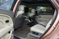 2023款添越 4.0T V8 长轴距雅度版