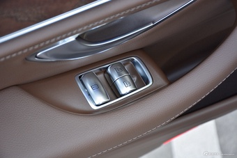 2023款奔驰E级 E 260 L