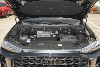 2024款奥迪Q6 45 TFSI quattro 黑武士版 6座图片