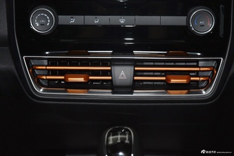 2025款宝典 2.5T手动柴油两驱长轴