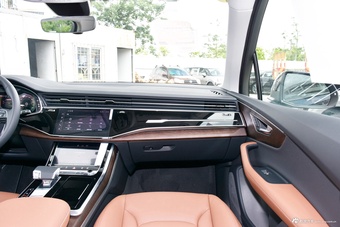 2025款奥迪Q7 45 TFSI quattro S line黑武士型