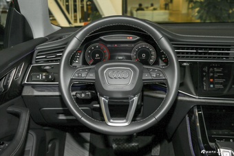 2024款奥迪Q8 55 TFSI 豪华动感型