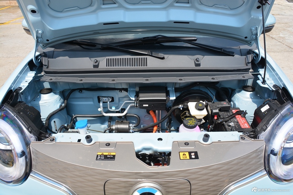 2021款华晨新日i03标准型