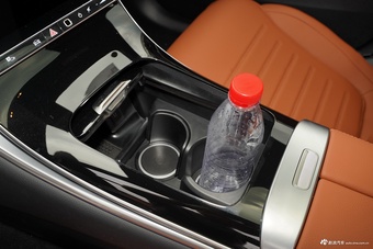 2025款奔驰GLC改款 300 L 4MATIC 豪华型 7座