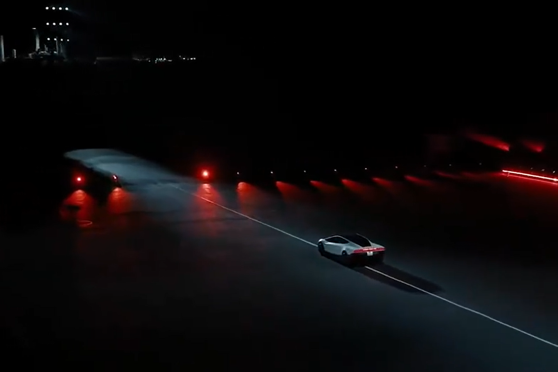 2027款Roadster Rocket 官图