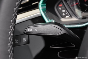 2025款奥迪Q3 45周年典藏版 35TFSI 时尚动感型