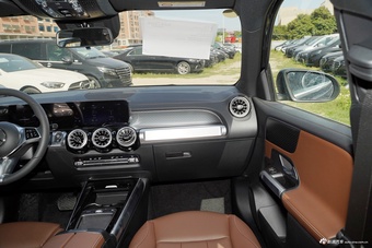 2025款奔驰GLB 220 动感型