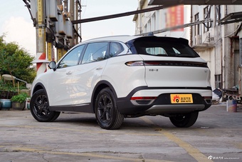 2025款奔腾T90 龙耀版 1.5T 欢享型