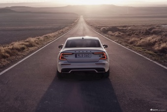 2022款沃尔沃S60混动(进口)  T8 AWD Black Edition