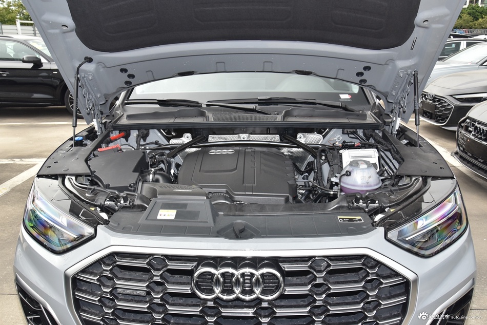 2026款奥迪Q5L 45周年典藏版 40 TFSI 时尚动感型
