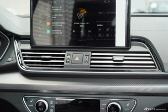 2025款奥迪Q5L 45周年典藏版 40 TFSI 豪华动感型