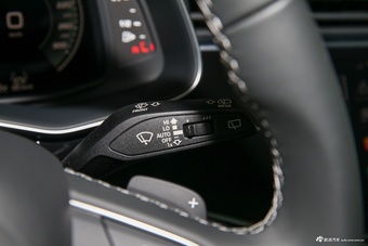 2024款奥迪Q8 55 TFSI 豪华动感型