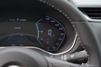 2026款纳瓦拉 2.3T自动柴油四驱舒适型标箱