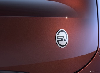 2025款揽胜运动 4.4 V8 SV Carbon 官图