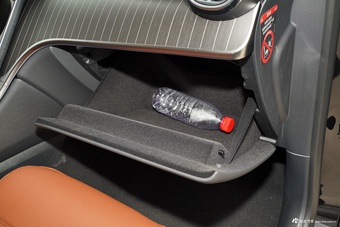 2025款奔驰GLC改款 300 L 4MATIC 豪华型 7座