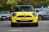 2025款MINI 2.0T COOPER S 艺术家 五门版