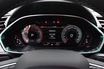 2025款奥迪Q3 45周年典藏版 35TFSI 时尚动感型