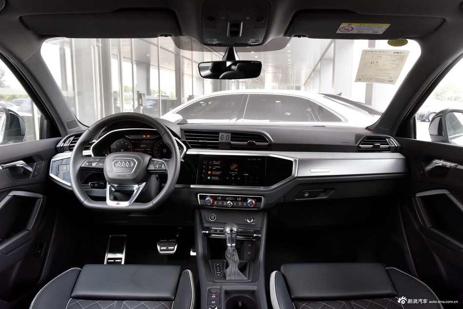 2025款奥迪Q3 Sportback quattro45周年典藏版 40TFSI 时尚型