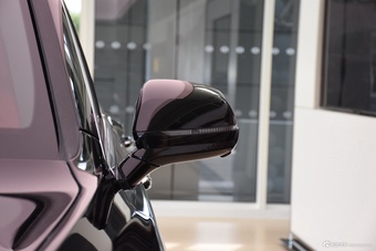 2024款添越 4.0T V8 长轴距版