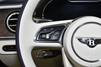 2024款飞驰 4.0T V8 Mulliner