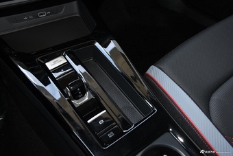 2025款凌渡L 280TSI DSG炫辣版