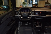 2022款奥迪Q5 e-tron 40 e-tron 星耀型 机甲套装