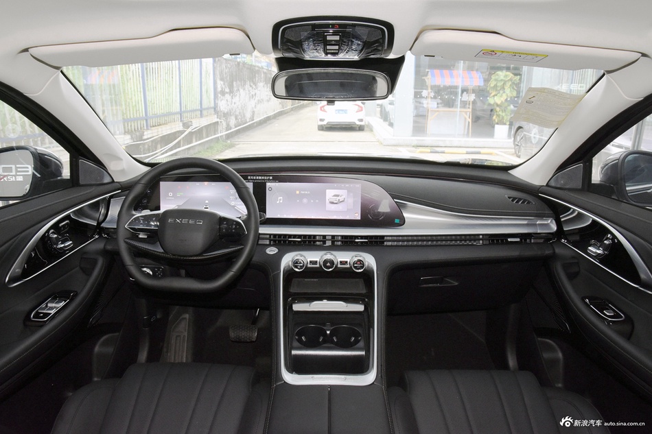 2025款星途凌云 300T 两驱超越版