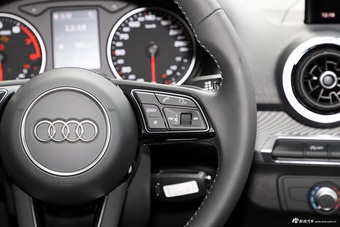 2022款奥迪Q2L 35 TFSI 进取致雅型