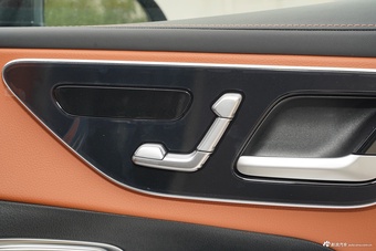 2025款奔驰GLC改款 300 L 4MATIC 豪华型 7座