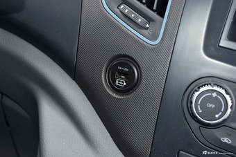 2022款图雅诺2.0T手动通途厢货加长轴中顶后单胎3座4F20TC3