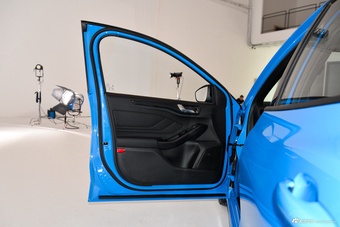 2022款福克斯三厢 EcoBoost 180 自动