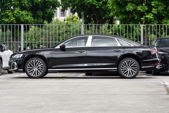2025款奥迪A8L 55 TFSI quattro 旗舰型