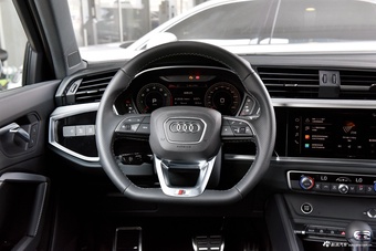 2025款奥迪Q3 Sportback quattro45周年典藏版 40TFSI 时尚型