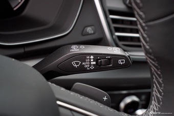 2025款奥迪Q5L 45周年典藏版 40 TFSI 时尚动感型