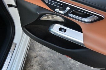 2024款奔驰E级 E 260 L 运动型