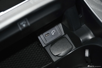 2021款奔驰E级改款 E 300 L 运动豪华型 