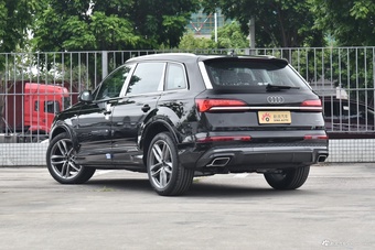 2025款奥迪Q7 45 TFSI quattro S line运动型7座