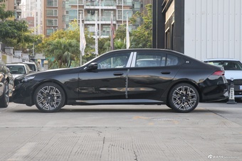 2026款宝马5系 改款 530Li 尊享型 M运动套装