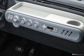 2025款奔腾小马官图