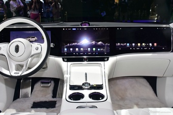 2025款尊界S800增程 4座