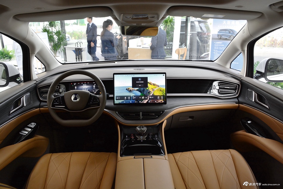 2022款腾势D9 DM-i 970 四驱尊荣型